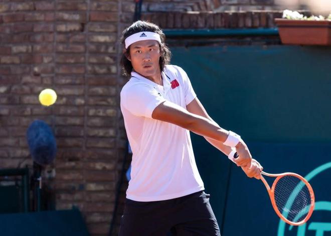 包含戴维斯杯鏖战蒙特卡洛大师赛，蒂姆带队取胜的词条